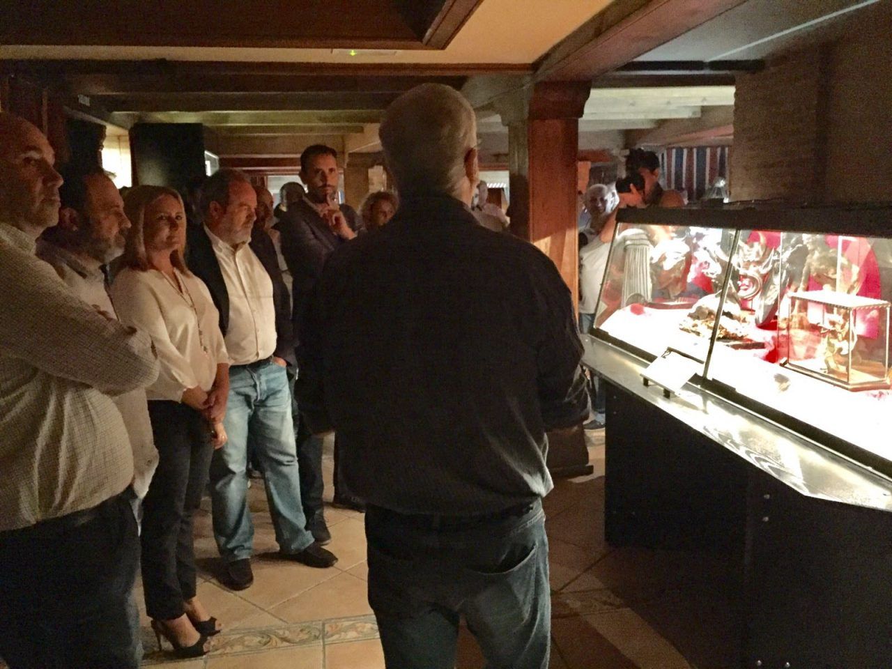 Luis Rodríguez Bausá en la exposición de Brujería