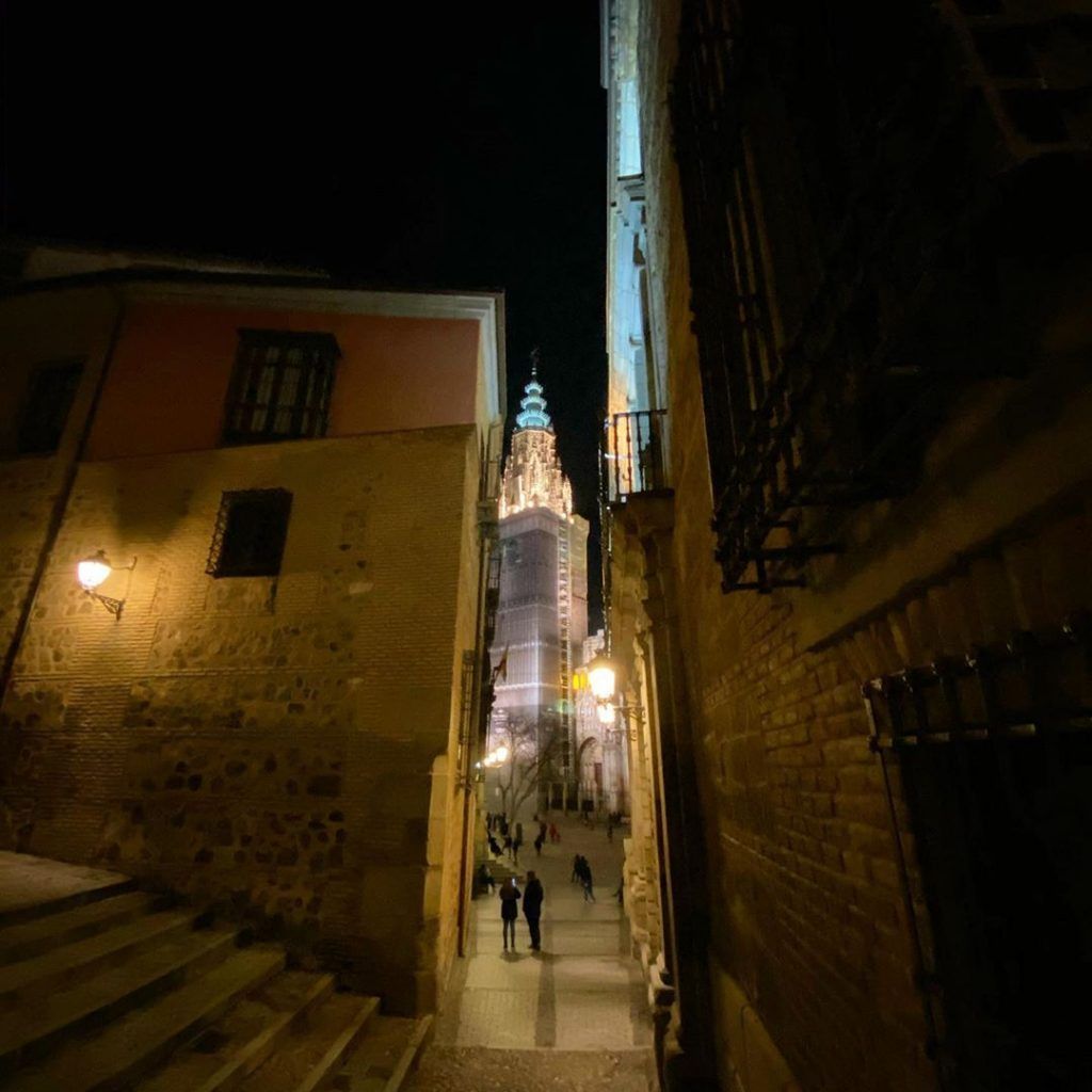 Torre de la Catedral de Toledo por la noche