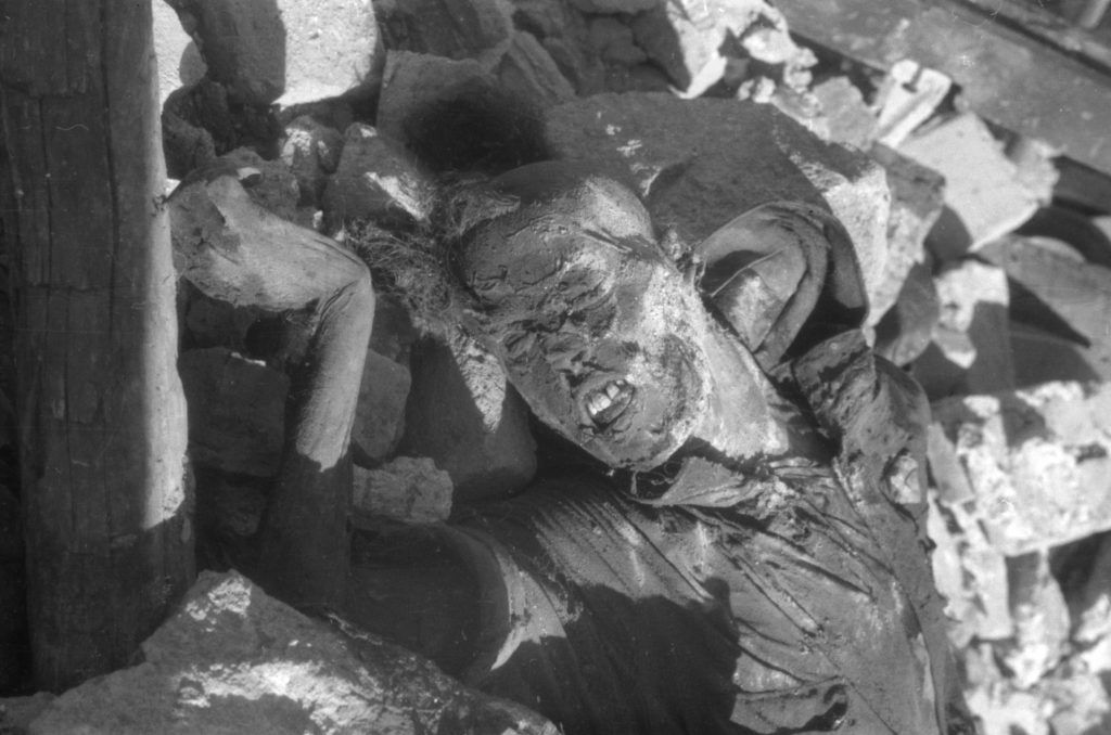 5. Momia de un soldado republicano recuperada en el desescombro del Alcázar.