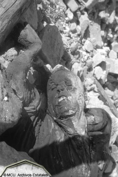 6. Momia de un soldado republicano recuperada en el desescombro del Alcázar.