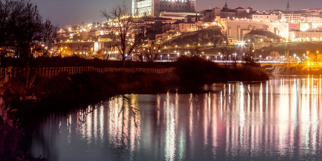 ¿Cómo cebaba el guarda del cementerio de Toledo a sus cerdos en 1883?