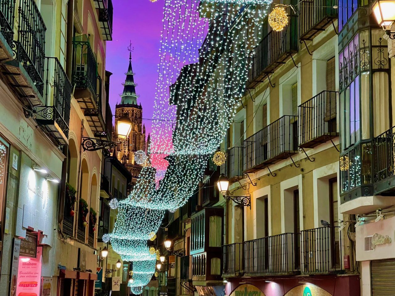 Iluminación de Navidad en Toledo 2021/2022 - Calle Comercio