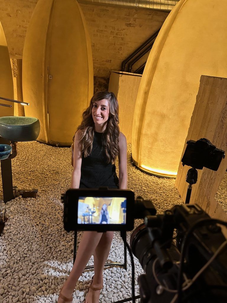 Amparo Bertol durante la grabación del programa Cuarto Milenio en La Abadía
