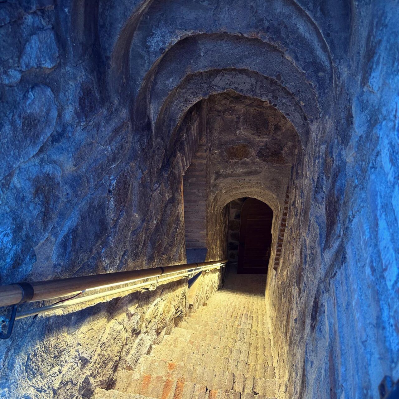 La Torre del Hierro, en Toledo. Escalera.