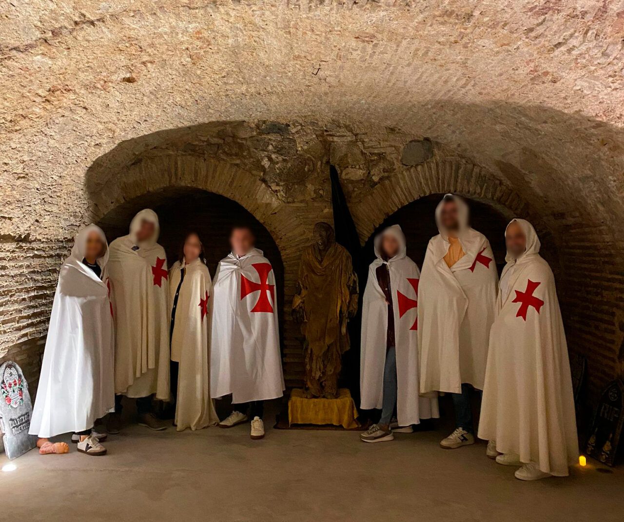 Participantes en el escape room Templario de la yincana para grupos y empresas 2024