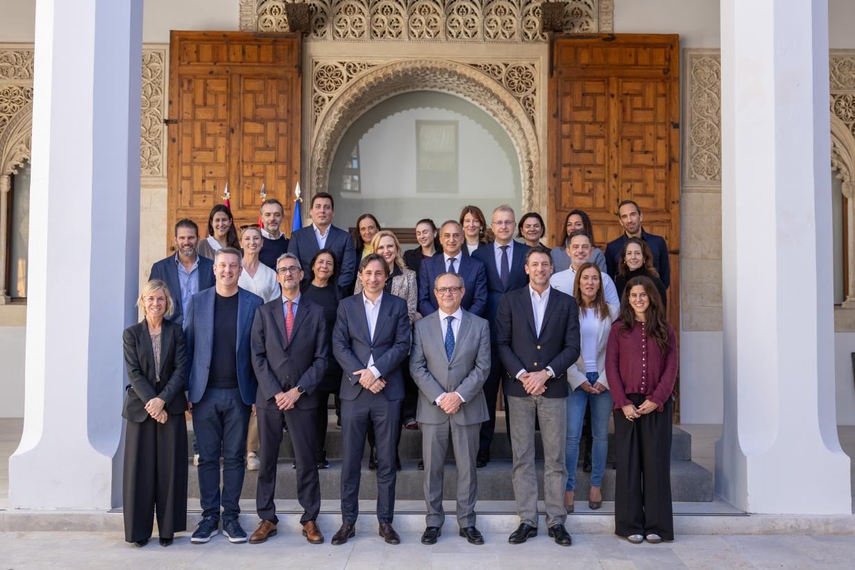 El Gobierno de Castilla-La Mancha recibe a una delegación europea de la multinacional tecnológica Microsoft en el Palacio de Fuensalida