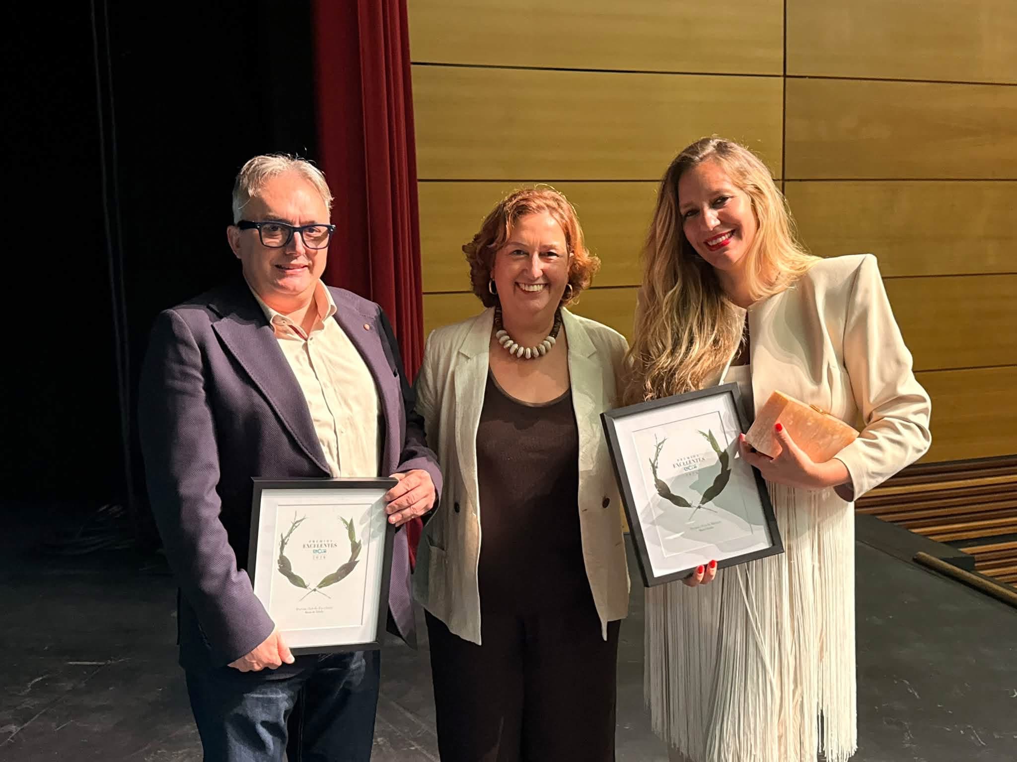 Premios Excelentes ENCLM 2026 - Con la presidenta de la Diputación de Toledo, Conchi Cedillo y la cantante María Toledo. Premios Excelentes ENCLM 2026 - Con la presidenta de la Diputación de Toledo, Conchi Cedillo y la cantante María Toledo.